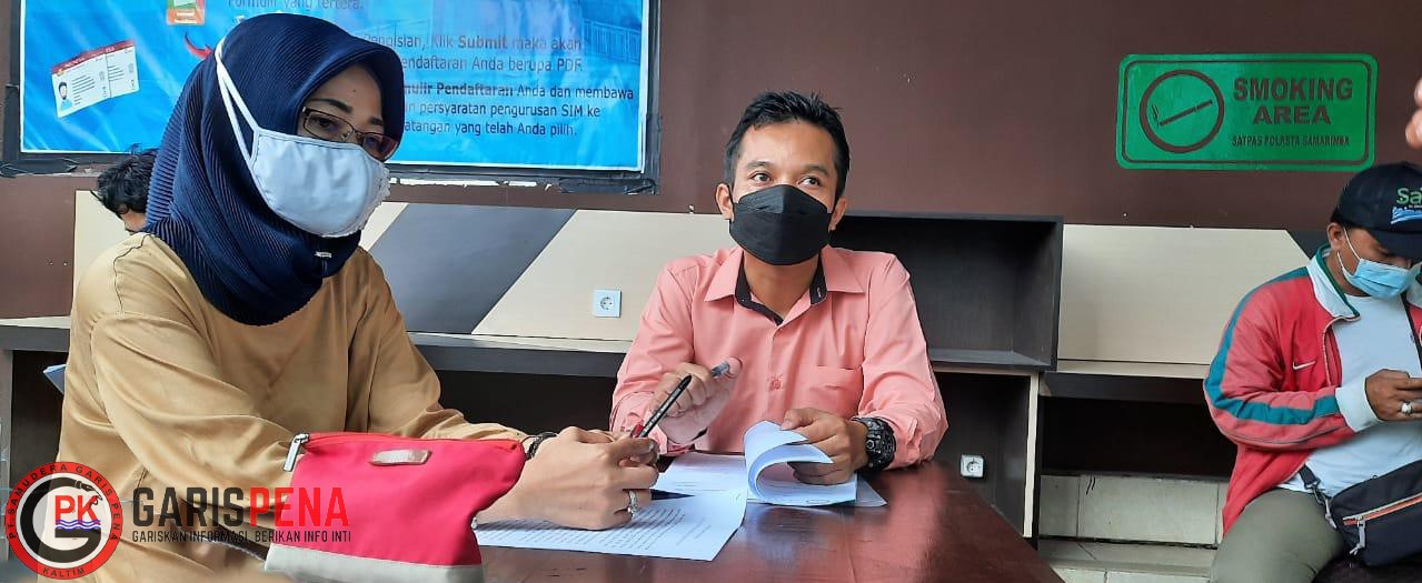 Tim kuasa hukum LKBH Lentera Borneo, I Kadek Indra Kusuma Wardana melapor ke Polresta Samarinda terkait Z dugaan dana investasi Toko 212 Mart