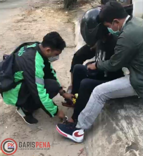 Anggota BNNK Samarinda yang menyamar sebagai ojol saat mengamankan seorang kurir sabu asal Samarinda.