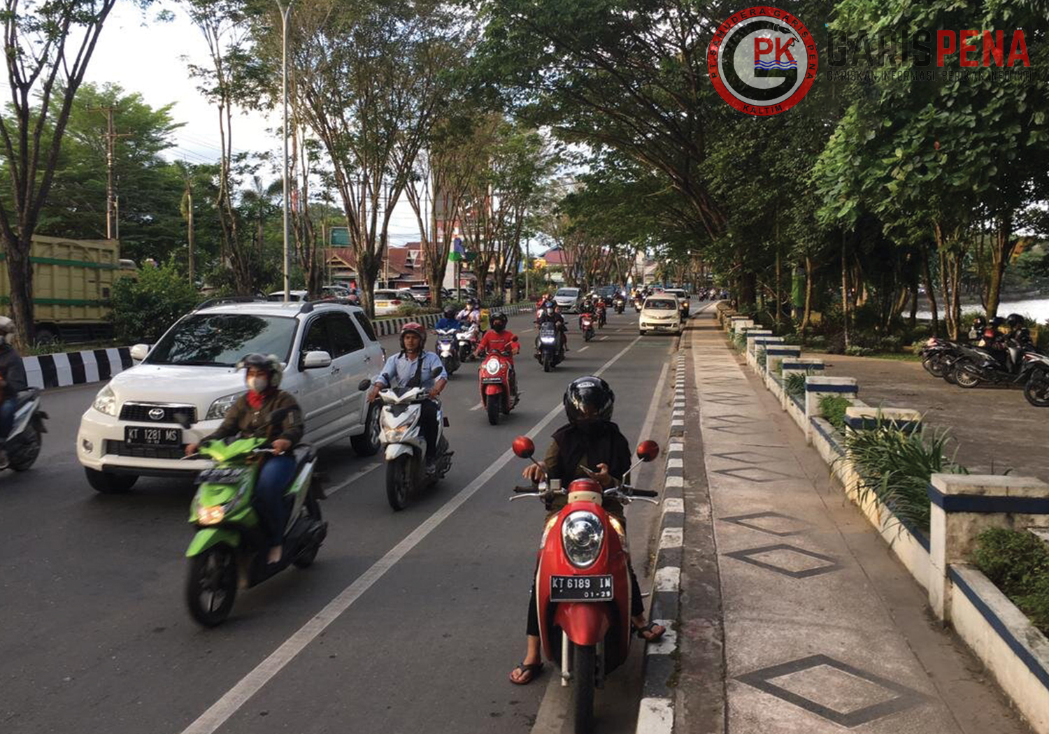 Parkir di badan jalan menjadi pelanggaran terbanyak yang dicatat oleh Satlantas Polresta Samarinda saat penerapan ETLE Mobile.