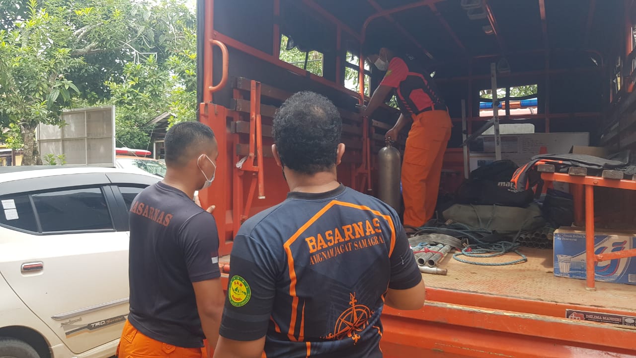 Foto  : Tim SAR Gabungan dari Samarinda Kota dan Relawan mencari korban IB berusia 19 thn