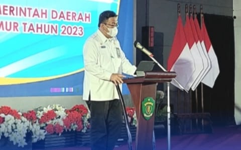 Foto : Kepala Bappeda Provinsi Kaltim, HM Aswin saat melaporkan kegiatan acara Rakor kepada Gubernur Kaltim.