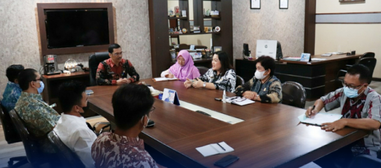 SAMBUT HANGAT: Suasana pertemuan rombongan Mahakam Ulu dan Diskominfo Kaltim yang membicarakan seputar kebutuhan internet di daerah 3T.