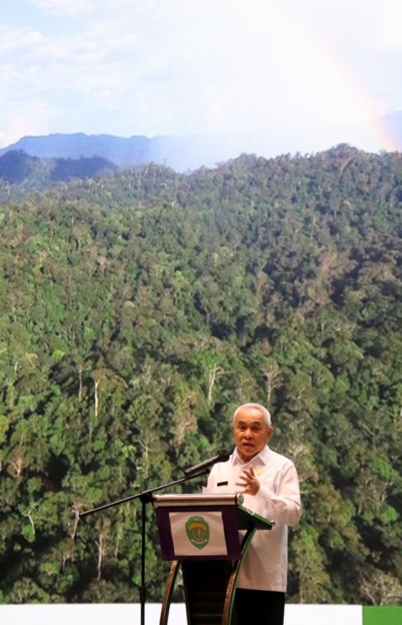 FOTO : Gubernur Kaltim, H Isran Noor