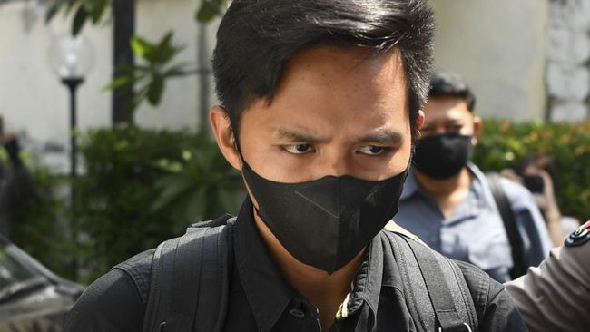 FOTO : Bharada E tunjuk kuasa hukum baru untuk menghadapi kasus Brigadir J setelah pengacara yang sebelumnya mengundurkan diri.
