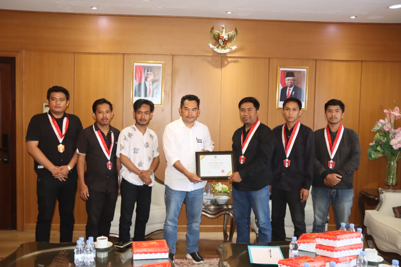 FOTO : AUDIENSI : Ketua DPRD Kaltim Hasanuddin Mas’ud menerima kunjungan DPD Gerakan Mahasiswa Nasional Indonesia (GMNI) Kaltim, Jumat (4/11)