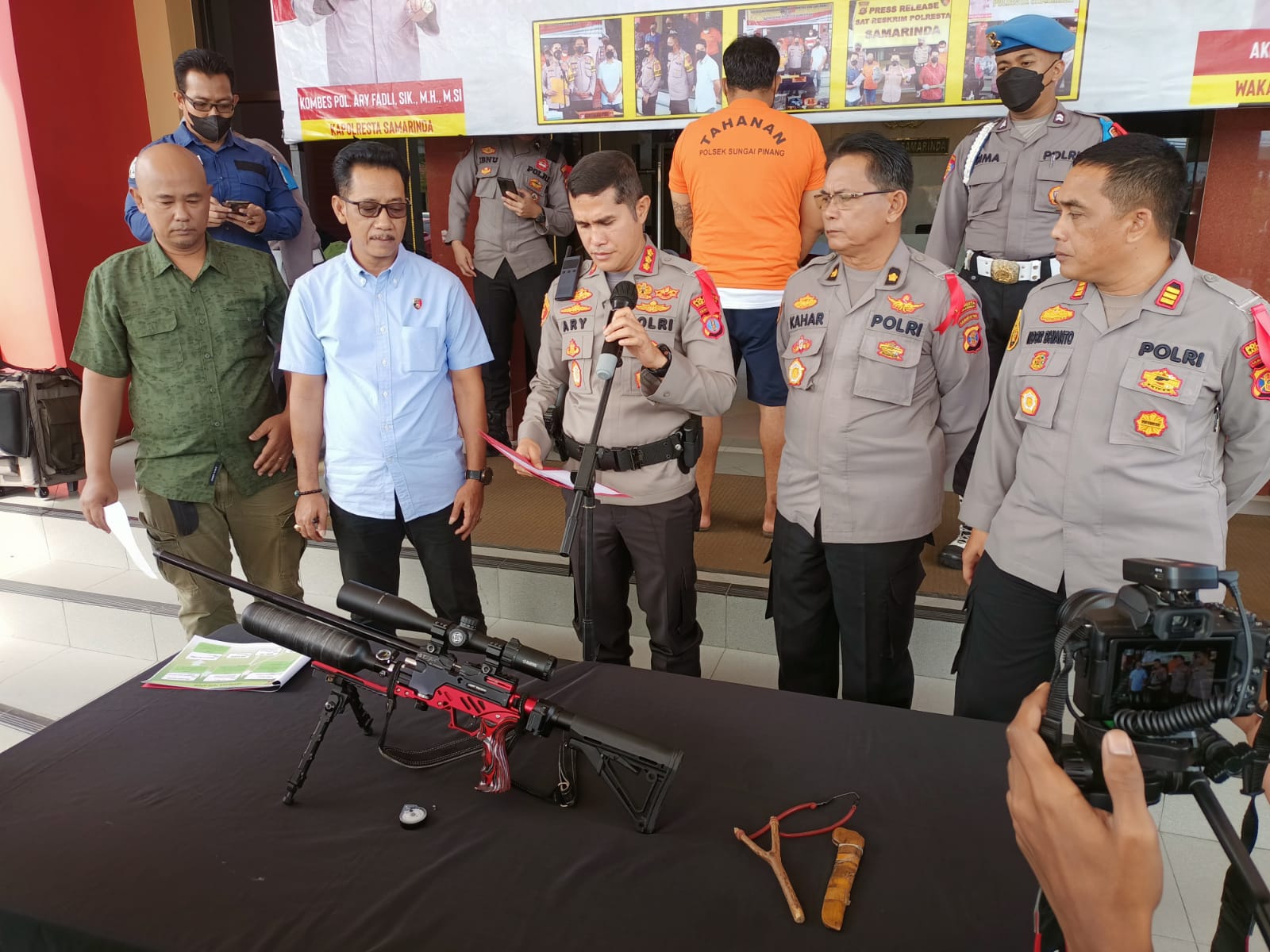 Foto: Kapolresta Samarinda saat merilis kasus penambakan di Samarinda