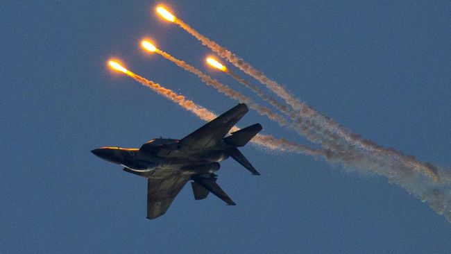 Foto ilustrasi jet tempur Israel. Militer Suriah klaim Israel serang Damaskus. (AFP/JACK GUEZ)