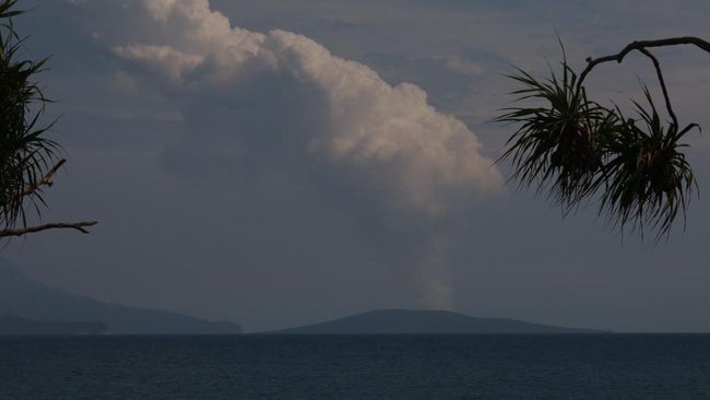 FOTO : Ilustrasi. PVMBG mencatat Gunung Anak Krakatau erupsi empat kali sejak awal tahun.