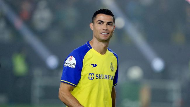 FOTO : Cristiano Ronaldo harus menunggu lebih lama untuk debut di Al Nassr. (REUTERS/AHMED YOSRI)