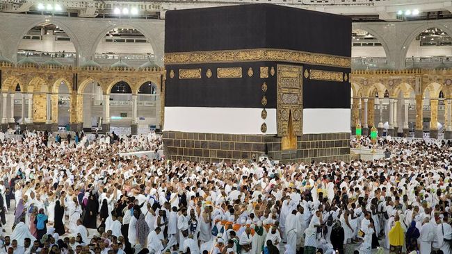 Kuota haji 2023 Indonesia yang telah disepakati pemerintah Saudi terdiri atas 203.320 jemaah haji reguler, 17.680 jemaah haji khusus, dan 4.200 kuota petugas. Anadolu Agency via Getty Images/Anadolu Agency