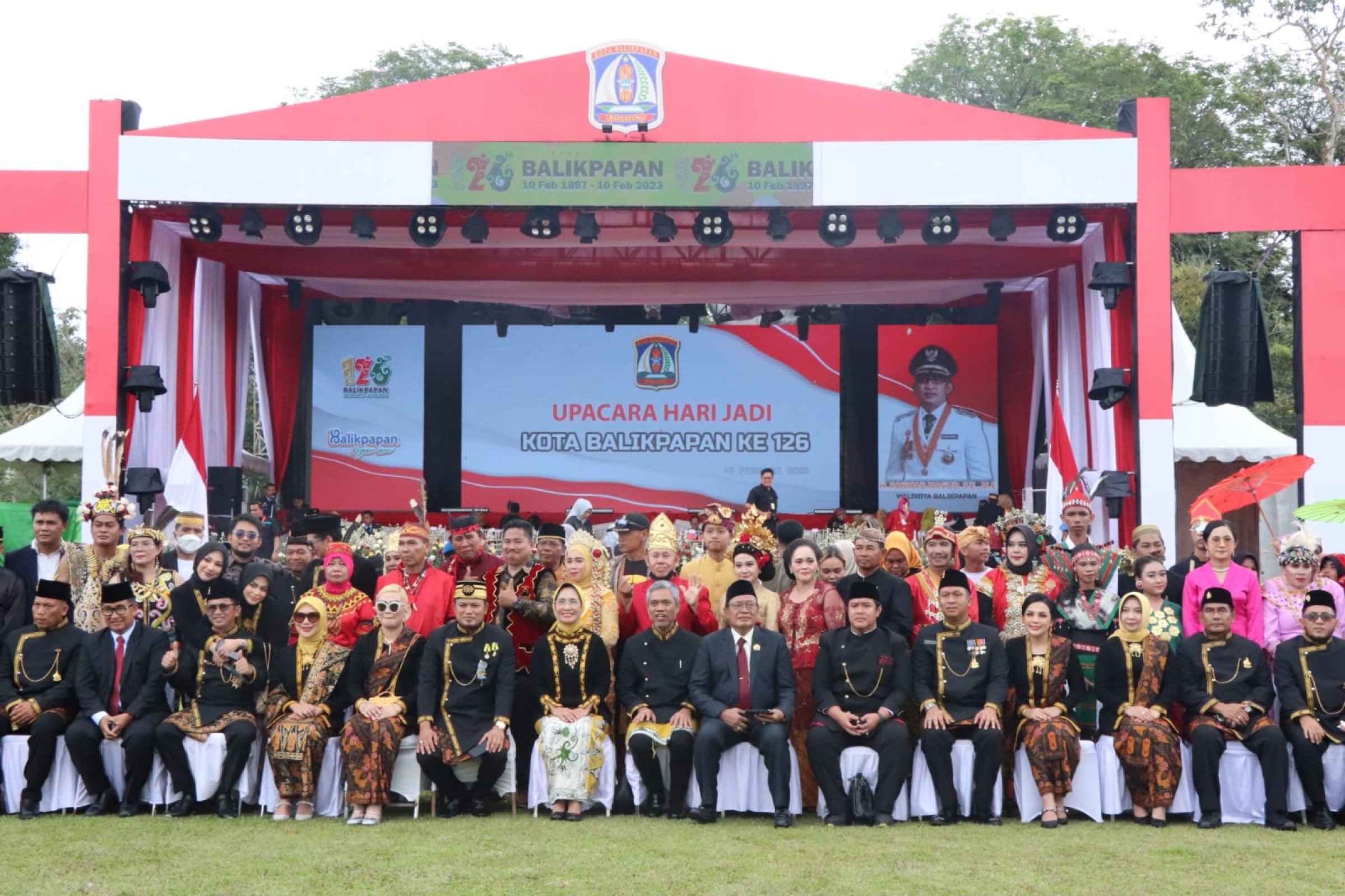 FOTO : Upacara Hari Jadi ke 126 Kota Balikpapan, Jumat (10/2) Wakil Ketua Komisi I DPRD Kaltim Yusuf Mustafa (tengah) hadir mewakili Pimpinan DPRD Kaltim
