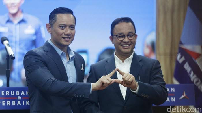 FOTO : Ketua umum DPP partai Demokrat AHY (kiri) resmi memberikan dukungan kepada Bacapres Anies Baswedan di pemilu 2024 mendatang.