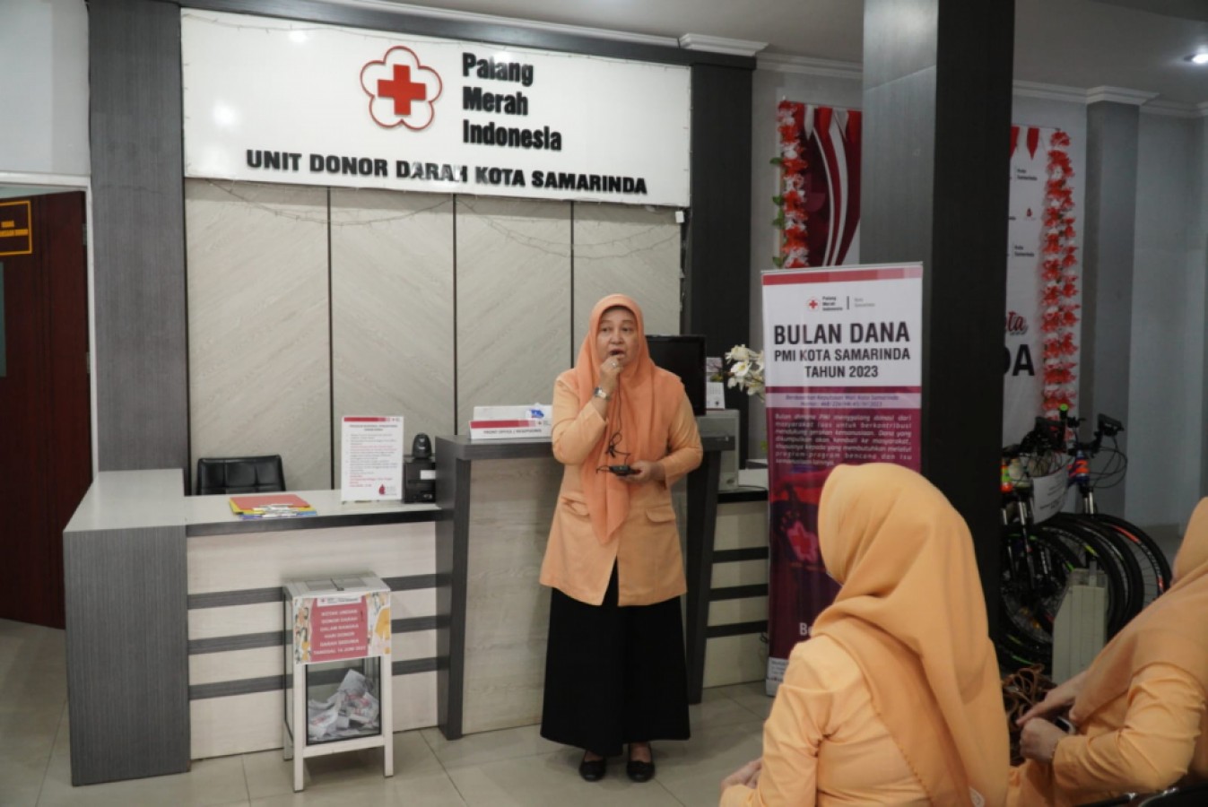 DEMI MASYARAKAT: Donor darah jadi salah satu agenda rutin yang digelar dalam rangkaian peringatan HUT DWP Kaltim.