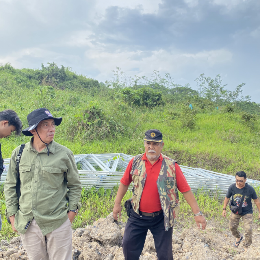 SALAM PRAMUKA: Fachruddin Djafrie (kiri) berpesan kepada seluruh anggota Pramuka penegak dan pandega agar bisa menjaga kesehatan selama mengikuti Raida 2023.