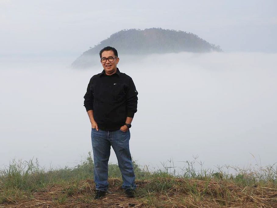TERPESONA: Akmal Malik menikmati kunjungannya ke Gunung Embun yang menurutnya sangat elok dan menjadi destinasi wisata alam potensial.