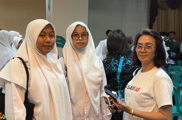 TERGUGAH: Nella dan Panca menjadi dua di antara ratusan peserta yang ambil bagian dalam talk show Writer is Healing, rangkaian Tour Library 2023 garapan DPK Kaltim.