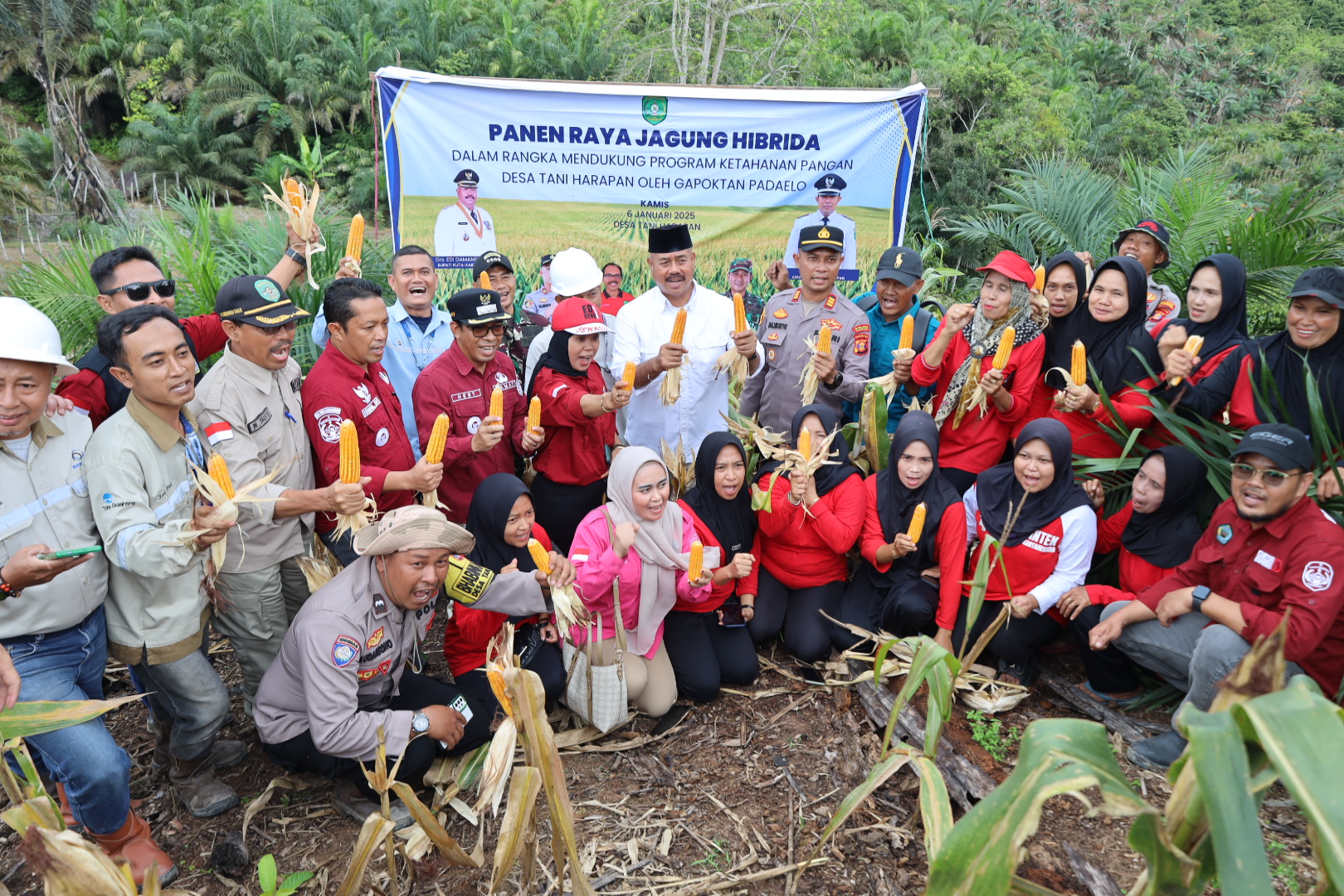foto: Bupati Kutai Kartanegara (Kukar), Edi Damansyah bersama 46 anggota KWT (dok.istimwa)