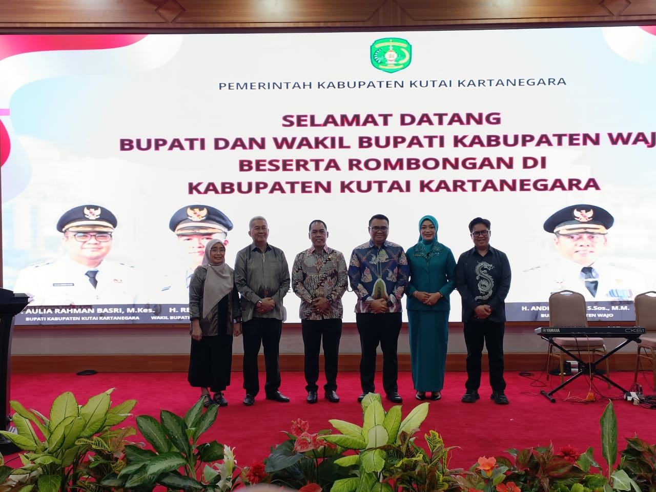 Foto Bersama Pemkab Kukar dan Pemkab Wajo