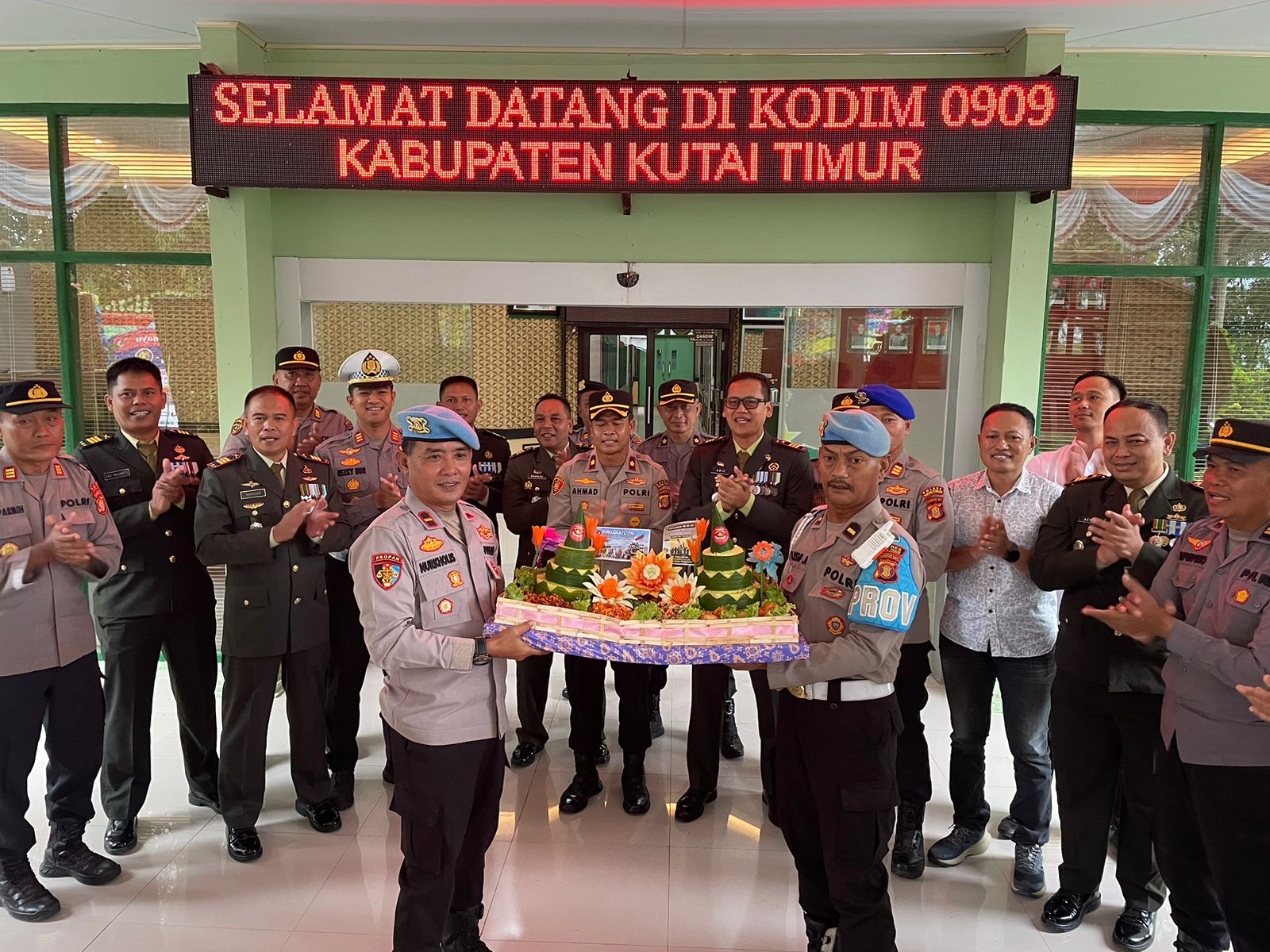 Polres kutim merayakan HUT TNI.  Doc.istimewa