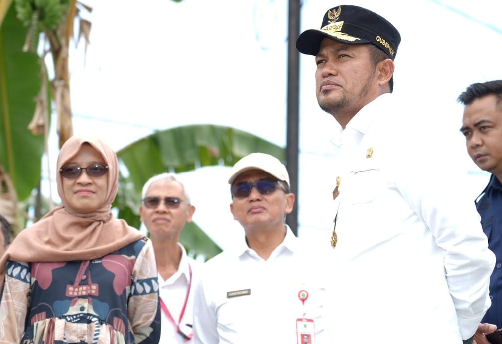 Gubernur Kaltim Rudy Masud saat melakukan pengecekan jalan di Kaltim (dok.istimewa)