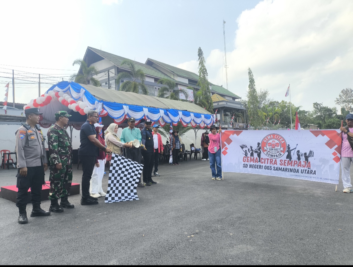 Kalapas narkotika membuka pawai di kelurahan bayur