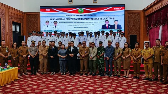 24 Petinggi Kampung terpilih di Mahakam Ulu resmi dilantik Bupati Mahulu, Angela Idang Belawan di Ballroom Lantai 3 Kantor Bupati.