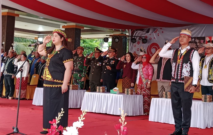 Bupati Mahulu Angela Idang Belawan saat memeringati upacara HUT RI ke-81
