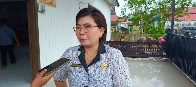 Kepala Dinas Kesehatan Mahakam Ulu Petronela Tugan